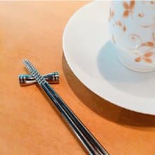 質感送禮首選│純鈦實心筷子+筷架組 (送收納盒)