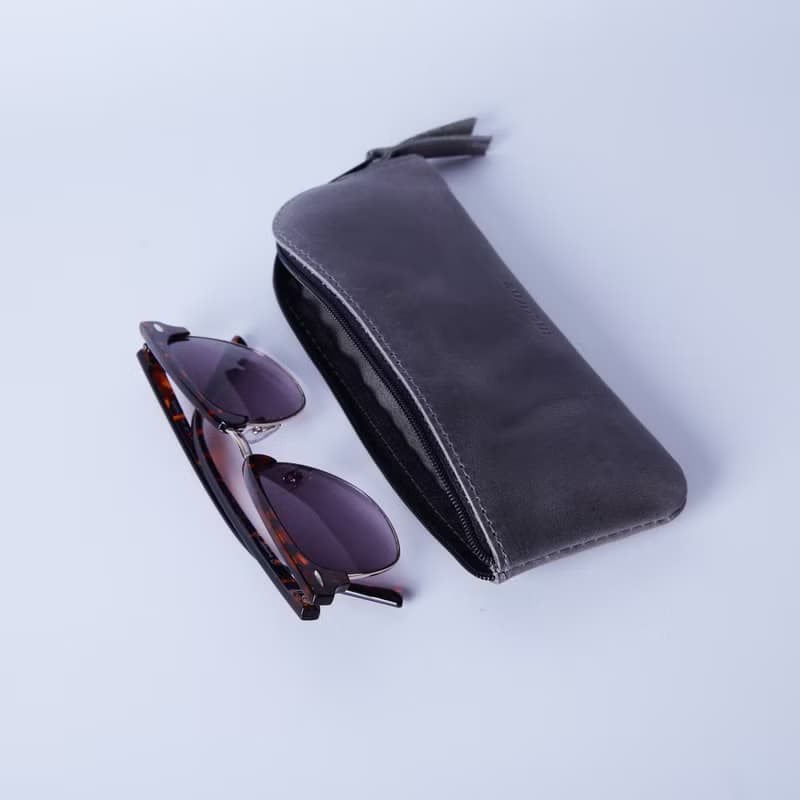 灰色真皮眼鏡盒 – 時尚皮革配件禮品