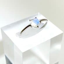 星形藍光月光石戒指925純銀電鍍白金 (藍光/彩虹光)