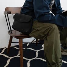 頭層牛皮斜挎包復古真皮方形磁扣包