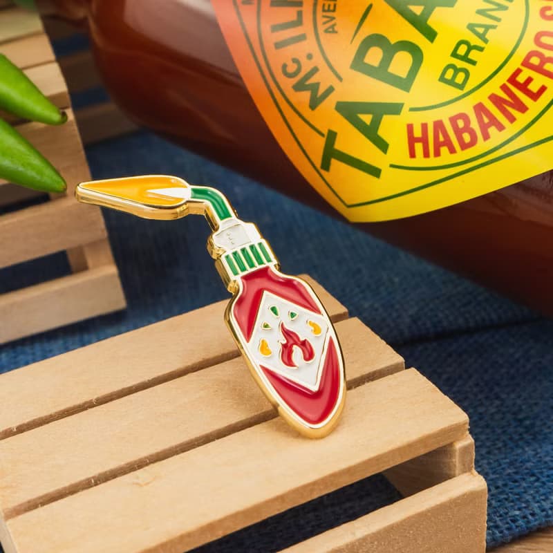 Hot Sauce Pepper Enamel Pin — Turn up the heat | Gift for spice lovers | 塔巴斯哥辣沙司