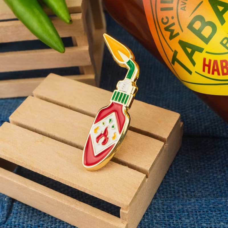 Hot Sauce Pepper Enamel Pin — Turn up the heat | Gift for spice lovers | 塔巴斯哥辣沙司