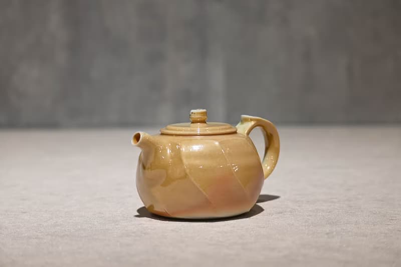 | 210cc | 純瓷茶壺 柴燒瓷壺 手工壺 柴燒壺－經典款【臻麟陶藝