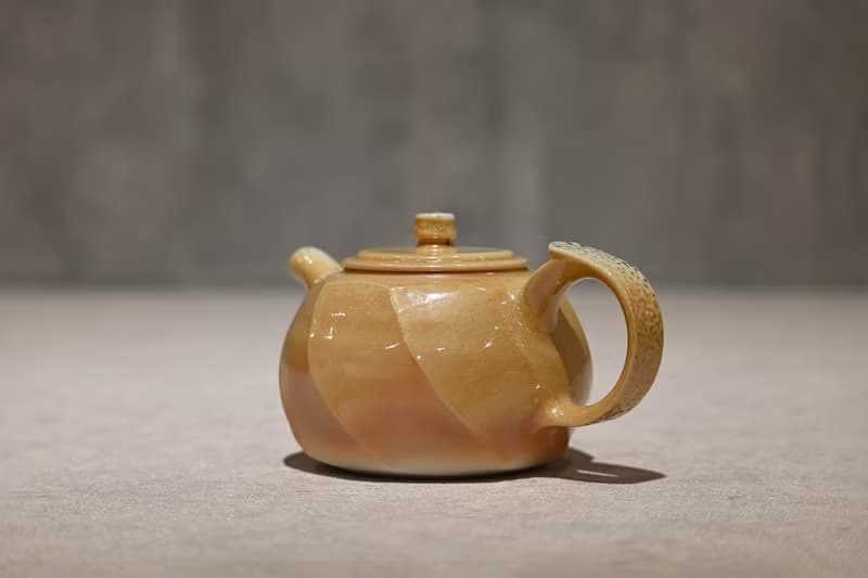| 210cc | 純瓷茶壺 柴燒瓷壺 手工壺 柴燒壺－經典款【臻麟陶藝