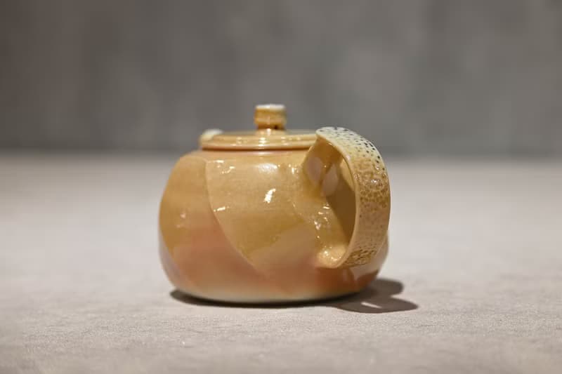 | 210cc | 純瓷茶壺 柴燒瓷壺 手工壺 柴燒壺－經典款【臻麟陶藝