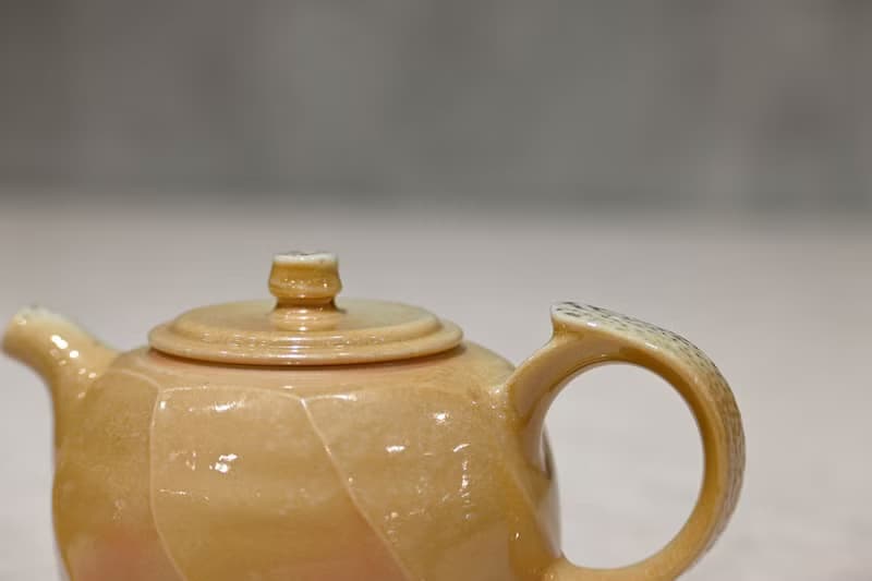 | 210cc | 純瓷茶壺 柴燒瓷壺 手工壺 柴燒壺－經典款【臻麟陶藝