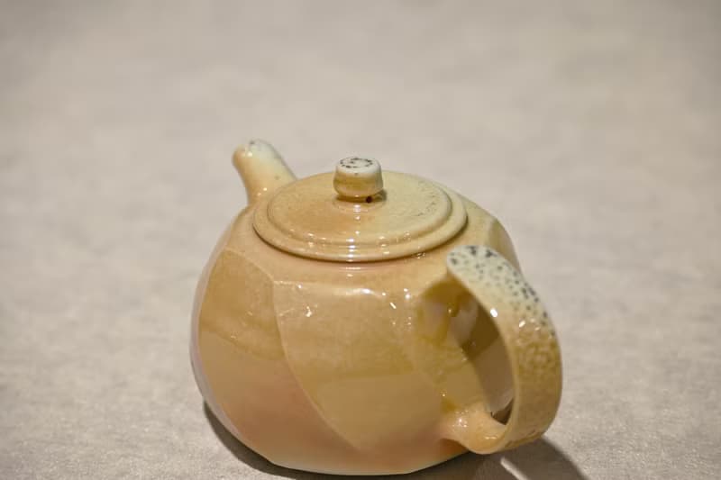 | 210cc | 純瓷茶壺 柴燒瓷壺 手工壺 柴燒壺－經典款【臻麟陶藝