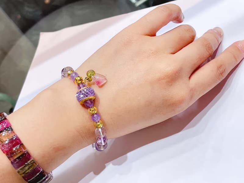 寶麗金珠寶-紫色琉璃珠黃金造型手鍊