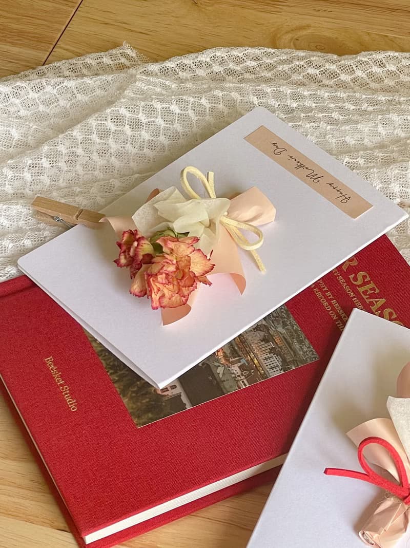 康乃馨飄舞小花束 x 乾燥康乃馨摺頁卡片