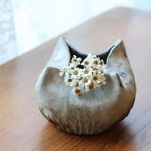 【喬遷禮物】美國進口土手捏造型乾花器白釉質感詫寂風收納置物桶