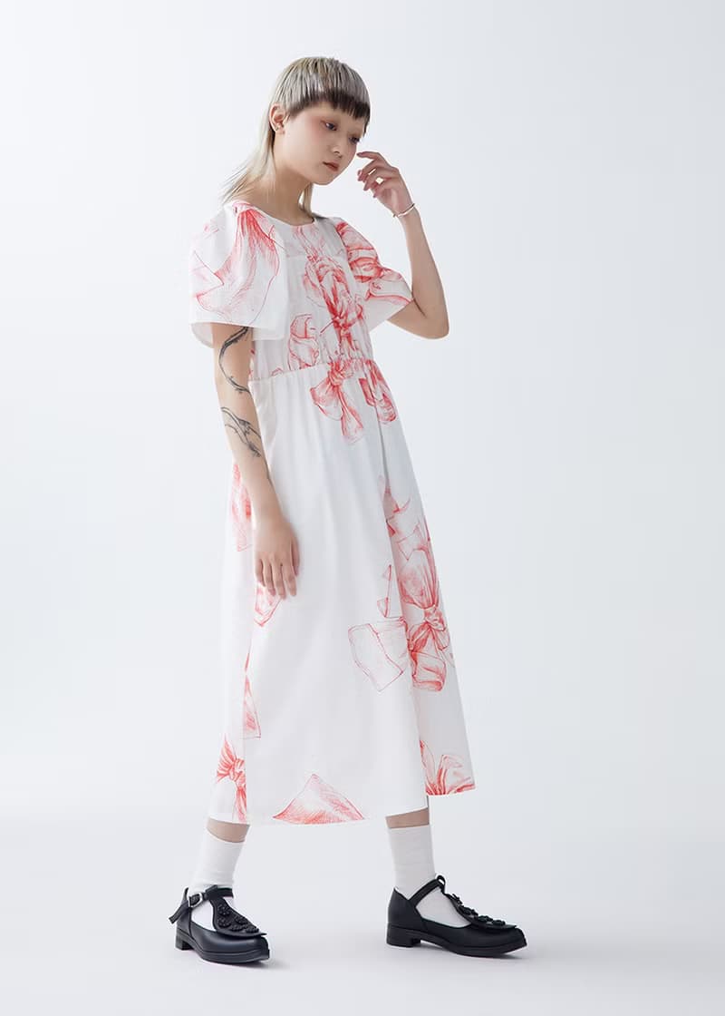 小露背印花洋裝