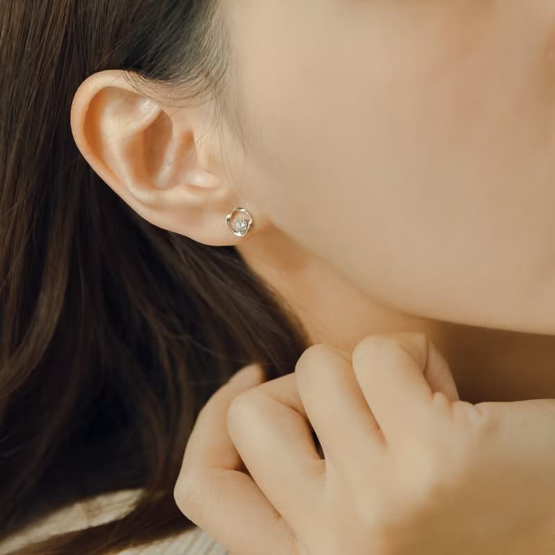 扭轉閃耀單鑽 925純銀鍍白k 單鑽純銀耳環