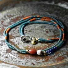 シャン族ヴィンテージカーネリアンと古代瑪瑙、ピーコックブルーとオレンジシードビーズ、アンティークブルービーズ、oldオリッサブラスの華奢な2連ネックレス