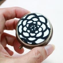 花 古銅款 圓形 分格藥盒 迷你 隨身攜帶 小物 收納盒 藥盒