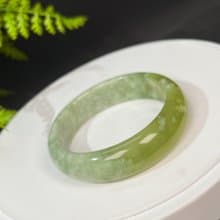 蛇紋玉手鐲53MM 青提奶蓋淡黃偏白岫玉手環 堅實溫潤 細膩圓融