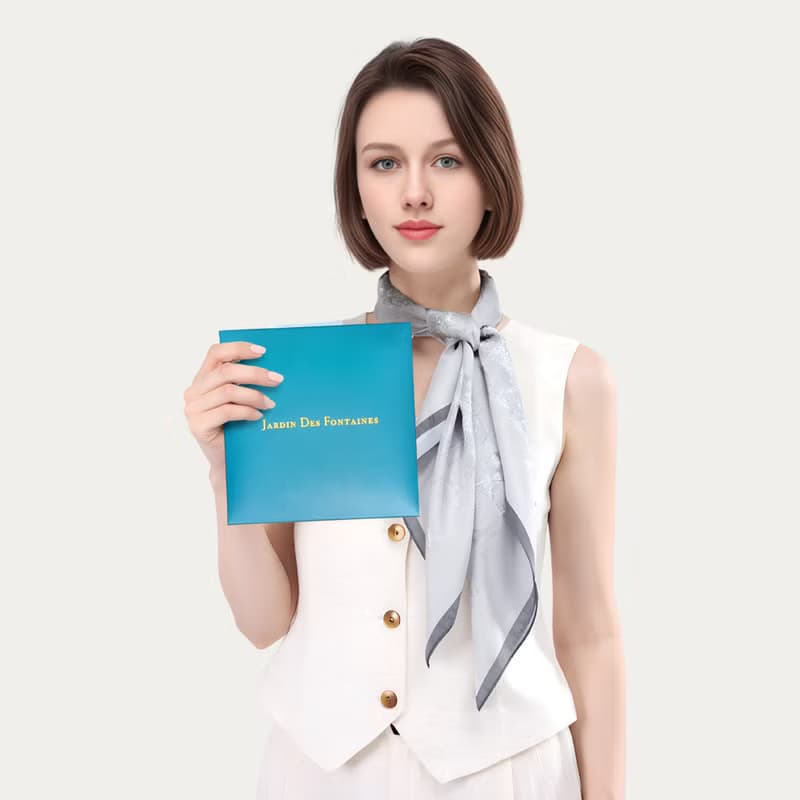 凡爾賽茹 海底宮殿 灰色 大方巾絲巾90厘米 Jardin Des Fontaines