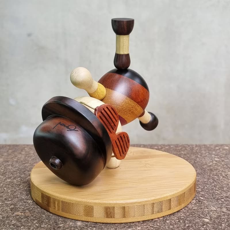 HEADSPIN wood craft sculpture model decoration