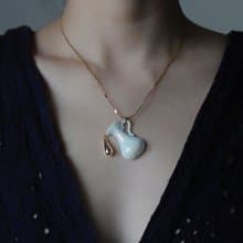 【傾斜的水瓶】高級藍白優雅陶瓷金色項鏈鎖骨鏈 / 胸針