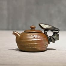 | 260cc | 柴燒造型正把壺 柴燒壺 茶壺 手作壺【臻麟陶藝】