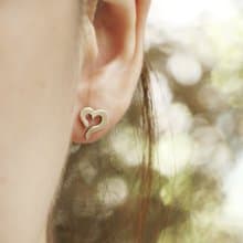 Heart Stud Earrings minimalist Earrings tiny Heart Studs birthday Gift For Her耳環