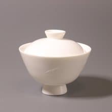敦睦窯 德化模刻印花玉瓷小蓋杯