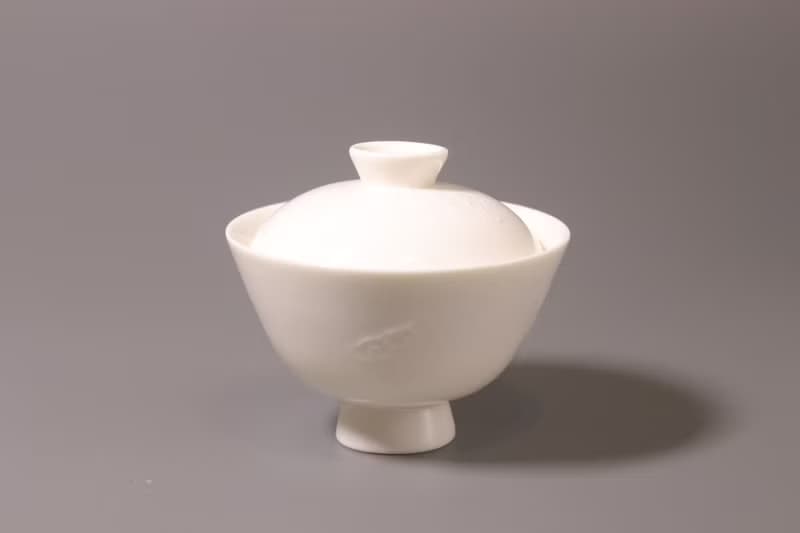 敦睦窯 德化模刻印花玉瓷小蓋杯