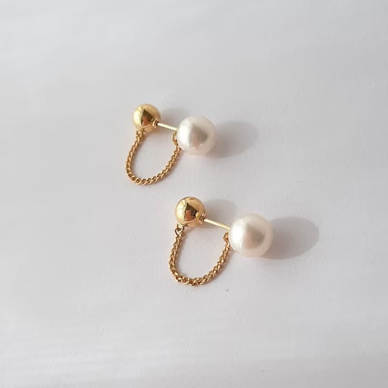 K18 デザインピアス ホワイト あこや真珠 パールピアス あこやパール 日本の真珠 pearl earrings 珍珠耳環 珍珠耳环 진주귀걸이