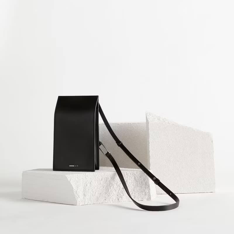 DA17 Conductor Bag – Black (Minimal Leather Bag)