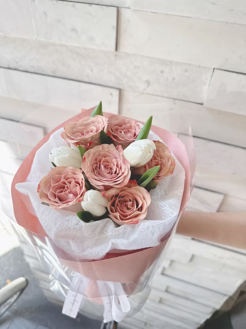 卡布奇諾玫瑰 鬱金香花束  鮮花花束
