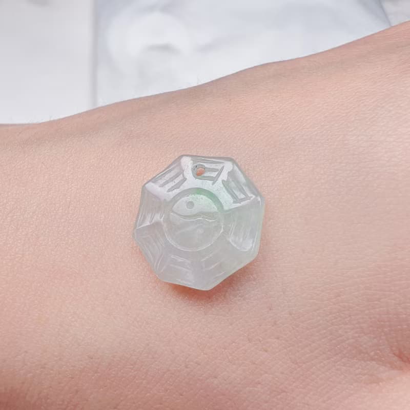 【擋煞‧避邪】冰種飄陽綠翡翠八卦項鍊 | 天然緬甸玉A貨翡翠