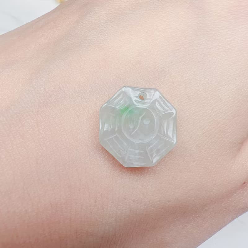 【擋煞‧避邪】冰種飄陽綠翡翠八卦項鍊 | 天然緬甸玉A貨翡翠