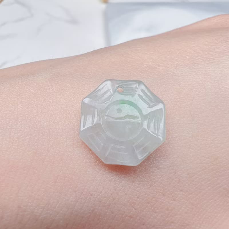 【擋煞‧避邪】冰種飄陽綠翡翠八卦項鍊 | 天然緬甸玉A貨翡翠