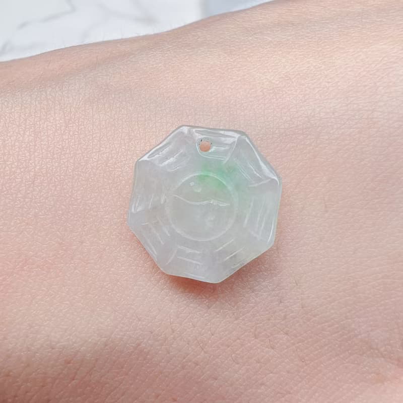 【擋煞‧避邪】冰種飄陽綠翡翠八卦項鍊 | 天然緬甸玉A貨翡翠