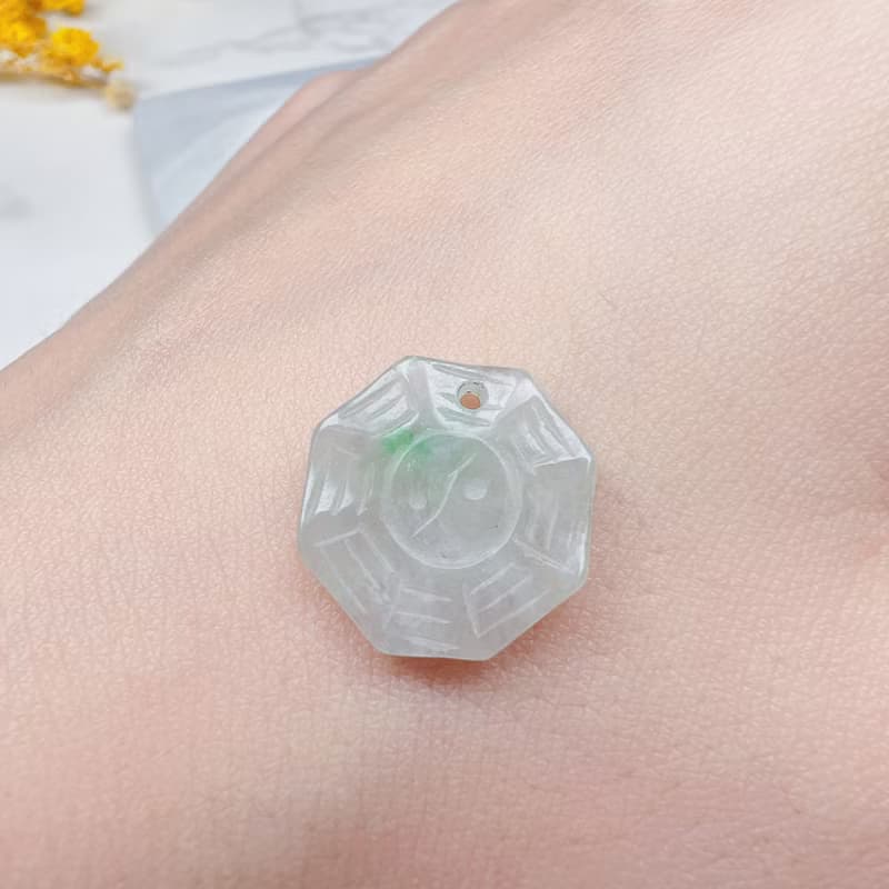 【擋煞‧避邪】冰種飄陽綠翡翠八卦項鍊 | 天然緬甸玉A貨翡翠