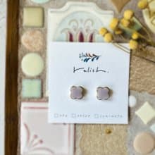 【再販】淡い ラベンダー 美濃焼 タイル 金継ぎ ライン お花 ピアス イヤリング ノンホールピアス ゴールド 金 小ぶり 小さい シンプル 花 陶器 紫