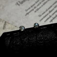 ll 4mm拉長石純銀耳環 ll 925純銀貼耳耳針 ER-00036