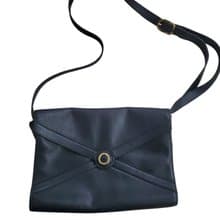 法國製 Longchamp  黑色牛皮 金屬印刻  信封式 手拿包 可肩