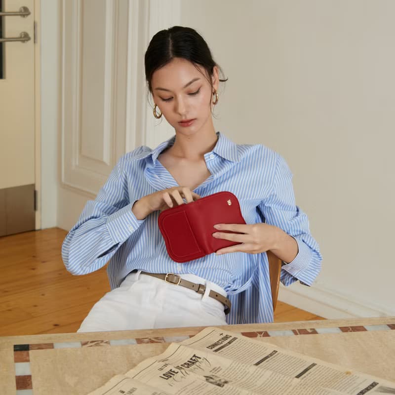 Wave wallet in True red
