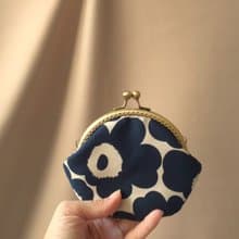 奶茶與墨藍- 限量 Marimekko布料 餅乾口金包 / 小物耳機飾品 收