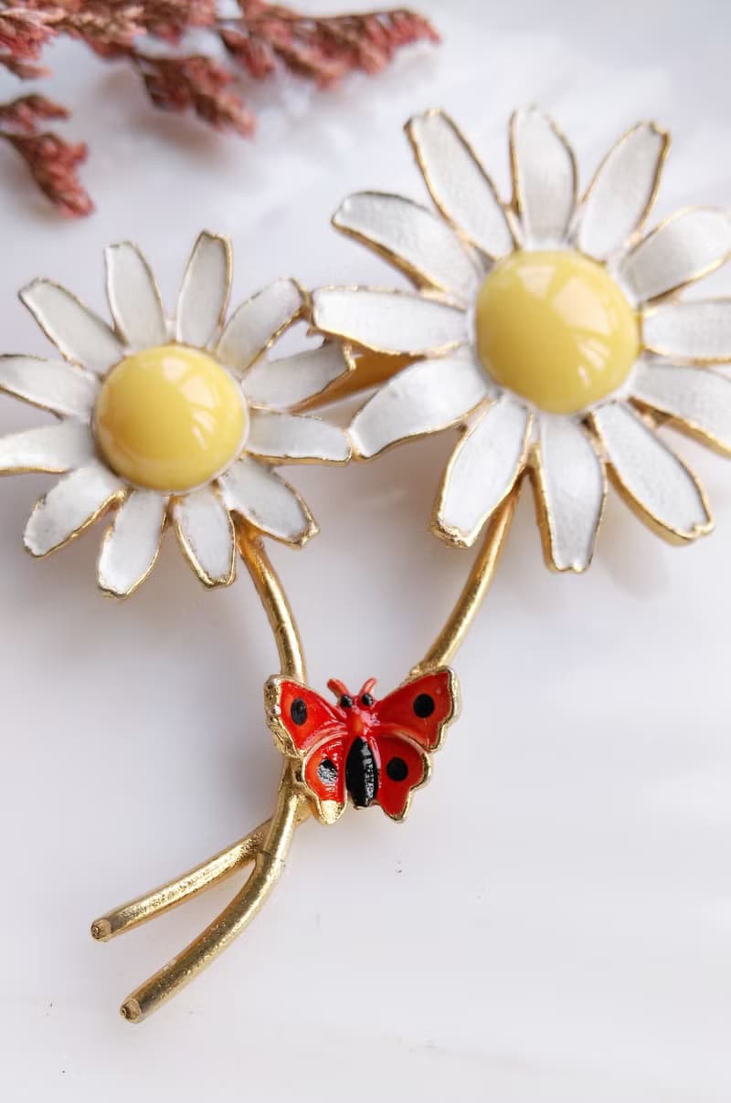 【美國西洋古董飾品】雙雛菊 小蝴蝶 琺瑯花 花卉 別針  胸針