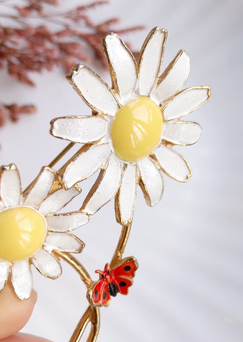 【美國西洋古董飾品】雙雛菊 小蝴蝶 琺瑯花 花卉 別針  胸針
