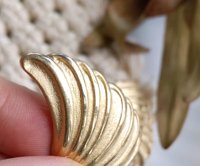Vintage Jewelry 西洋古董飾品  LR 金色調 對稱 翅膀 針式耳環