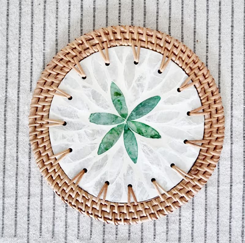 Rattan mat decorated with resin (thick rattan)
