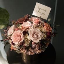 畢業花禮落日楓光秋天紅橘大地色系永生花玫瑰花銅金花盆