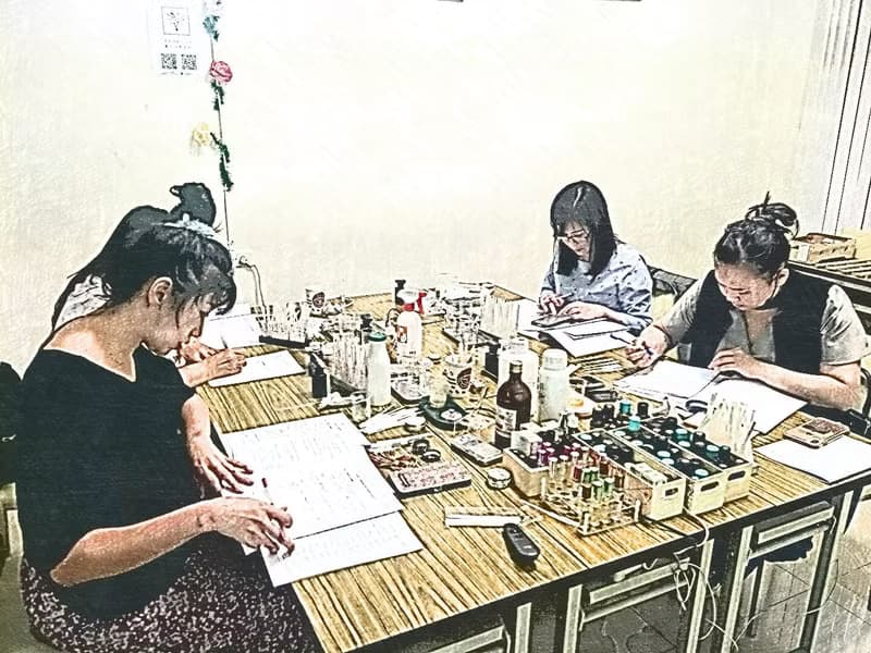 【體驗】KDCA精油香水調香師資證照線上課程(贈送30支香水樣品)