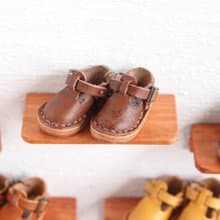 本革 ミニチュアシューズのネックレスとチャーム チョコレート