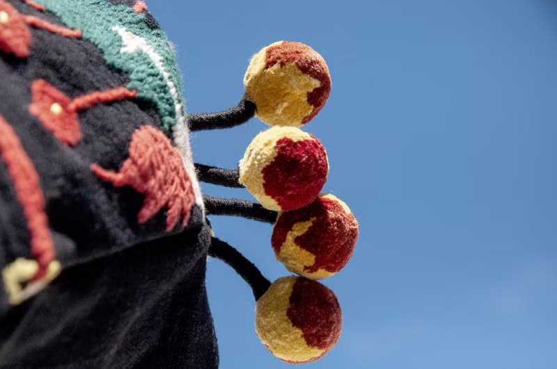 手縫純棉布側背包 刺繡斜背包 手工刺繡肩背包 手繡包-彩虹動物