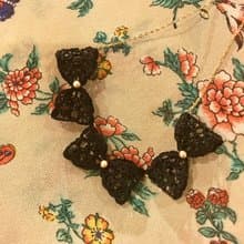 手織蕾絲立體蝴蝶結項鍊/ Swarovski珍珠 / 香檳金色 / 黑色