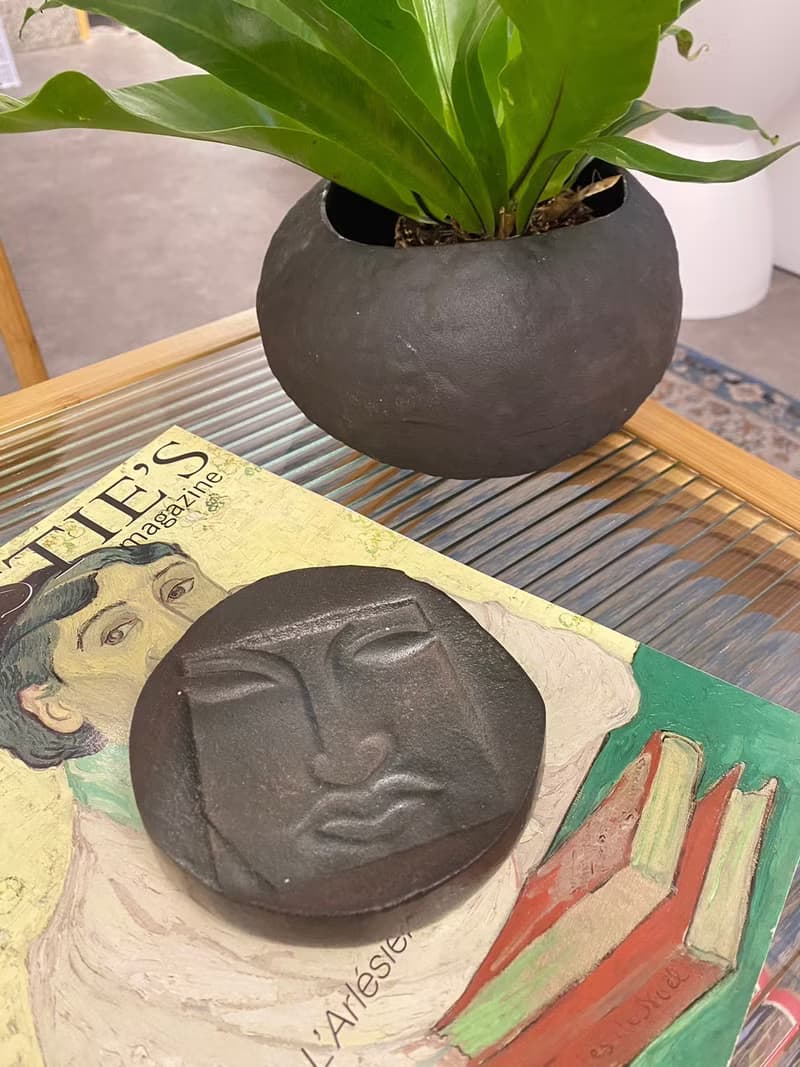 藝術家張燕鳳雕塑作品 - 苗栗南庄燕子陶 - 人臉陶板