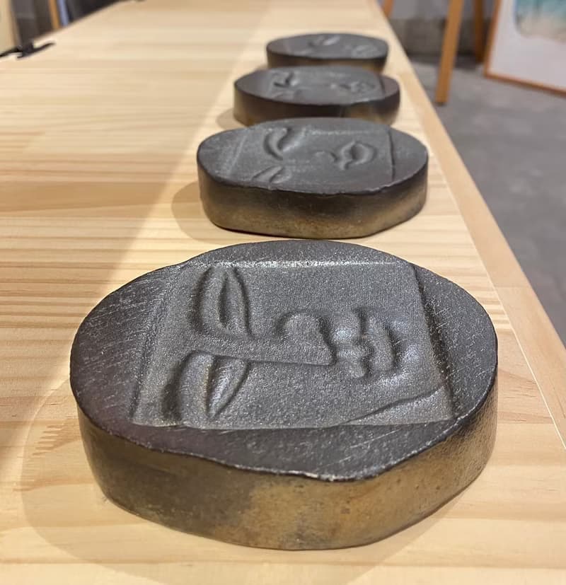 藝術家張燕鳳雕塑作品 - 苗栗南庄燕子陶 - 人臉陶板